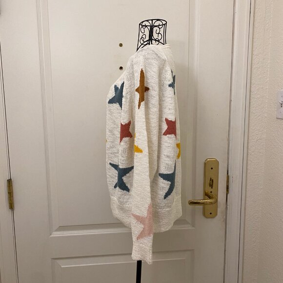 Lou & Grey Women Cream With Multicolored Stars Print V-Neck Sweater Size Small - Picture 2 of 5
